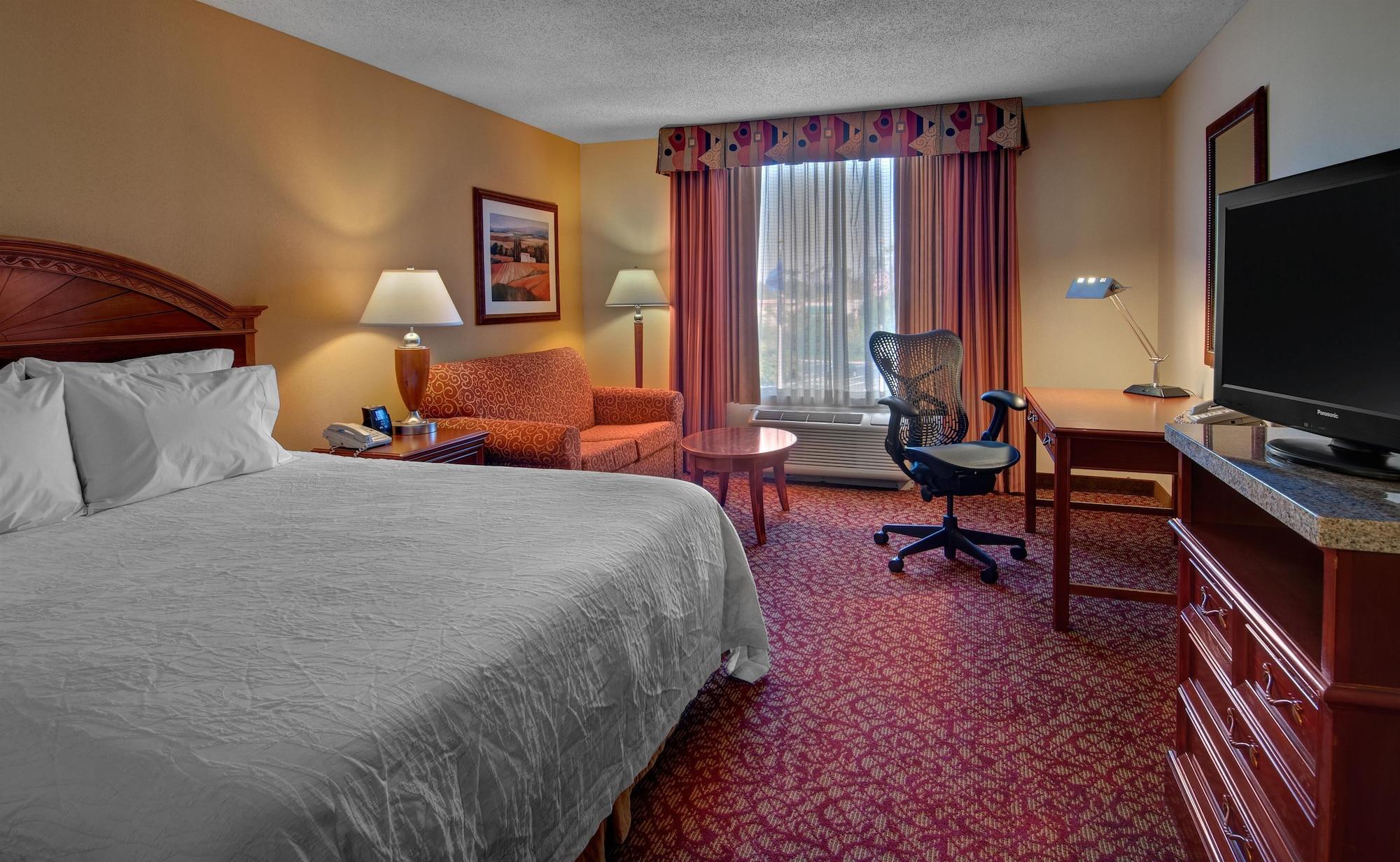 Hilton Garden Inn Newport News Exterior foto