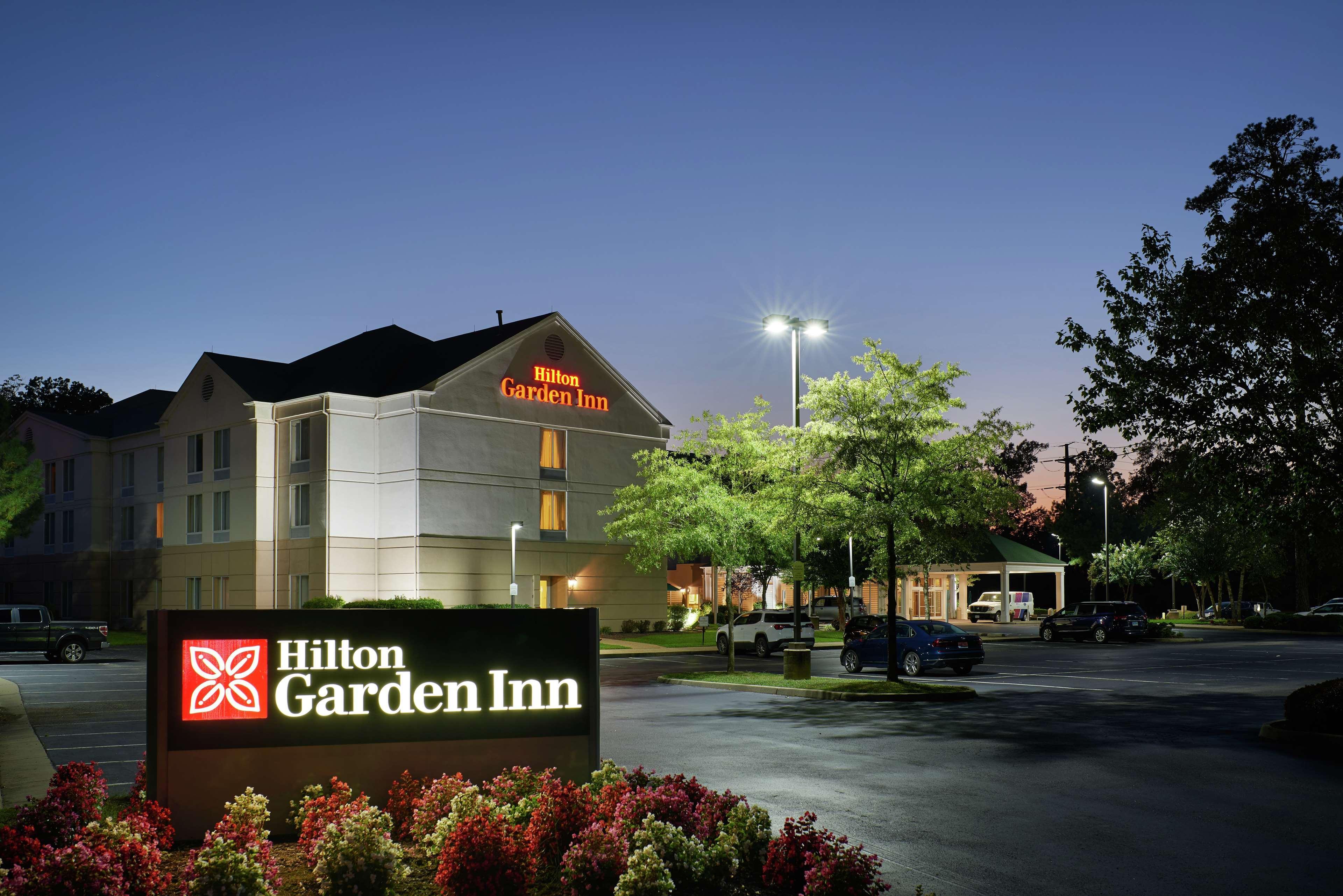 Hilton Garden Inn Newport News Exterior foto
