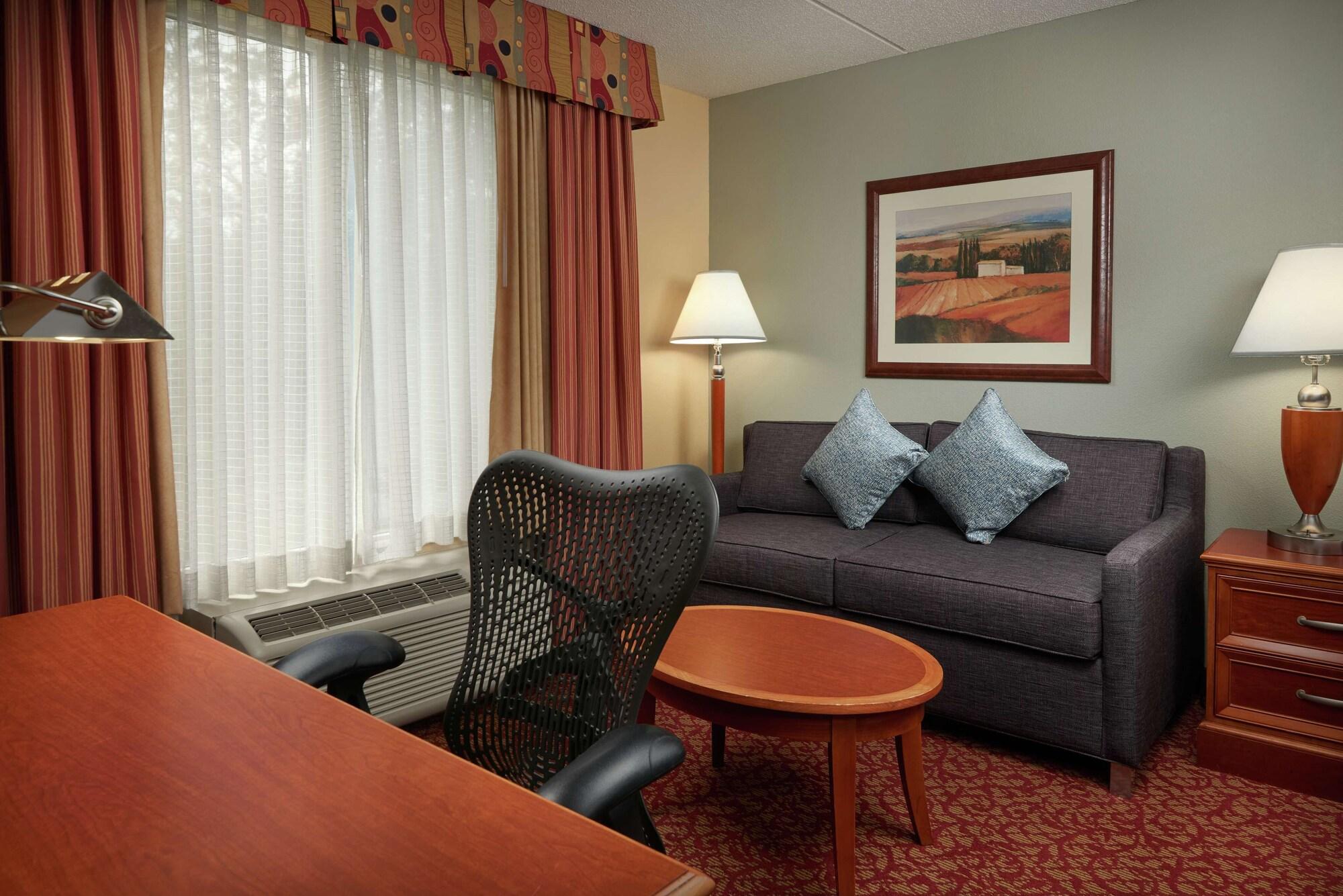 Hilton Garden Inn Newport News Exterior foto
