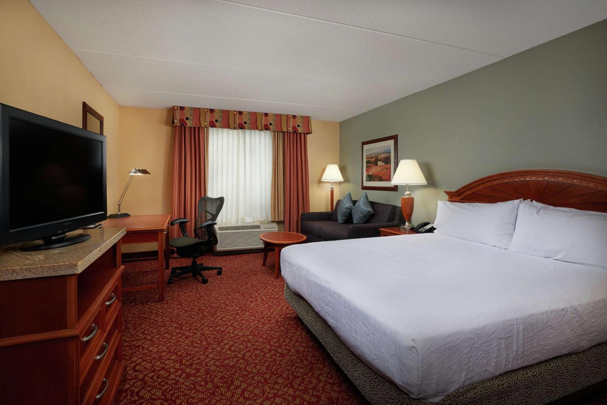 Hilton Garden Inn Newport News Exterior foto