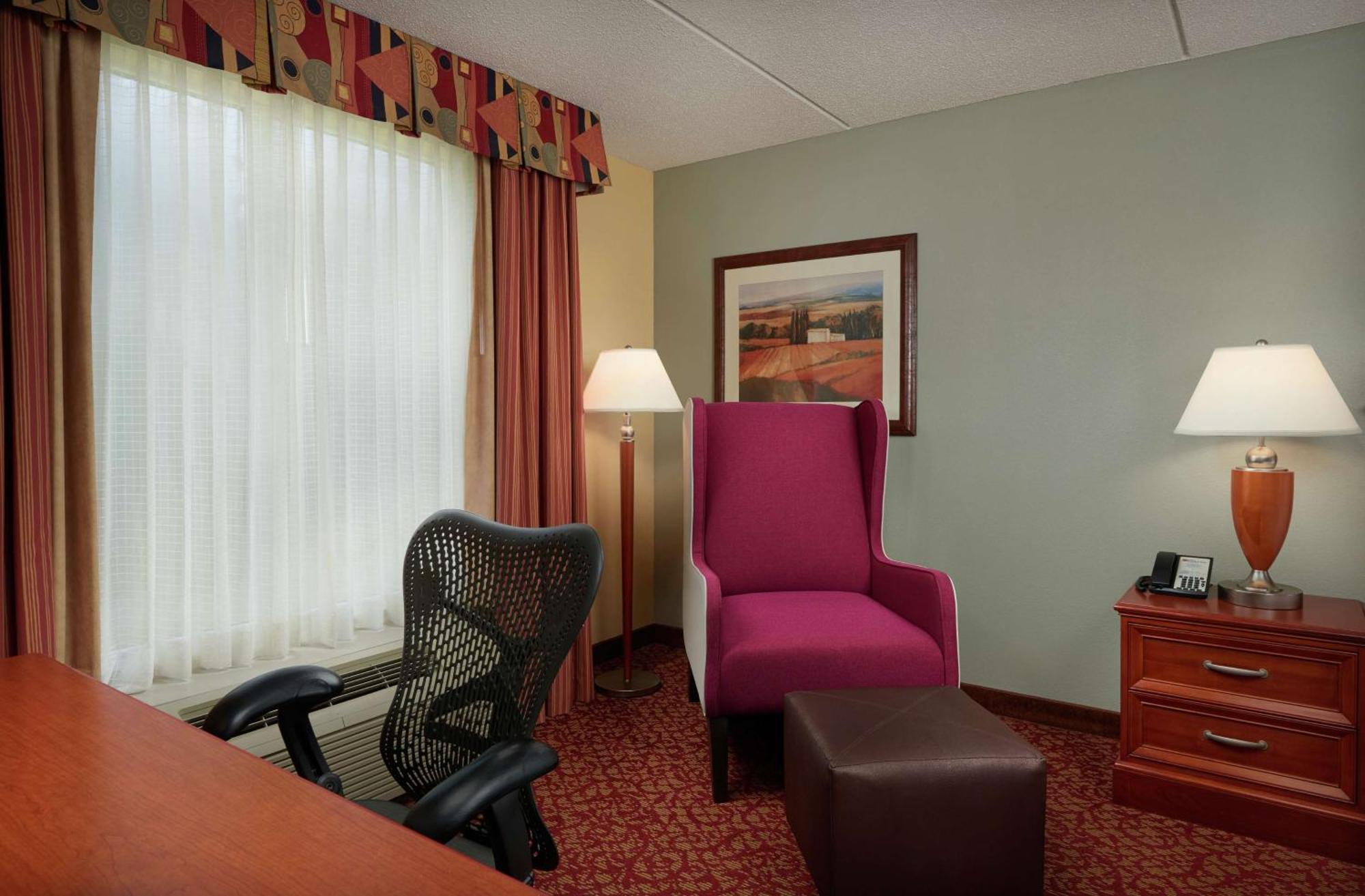 Hilton Garden Inn Newport News Exterior foto