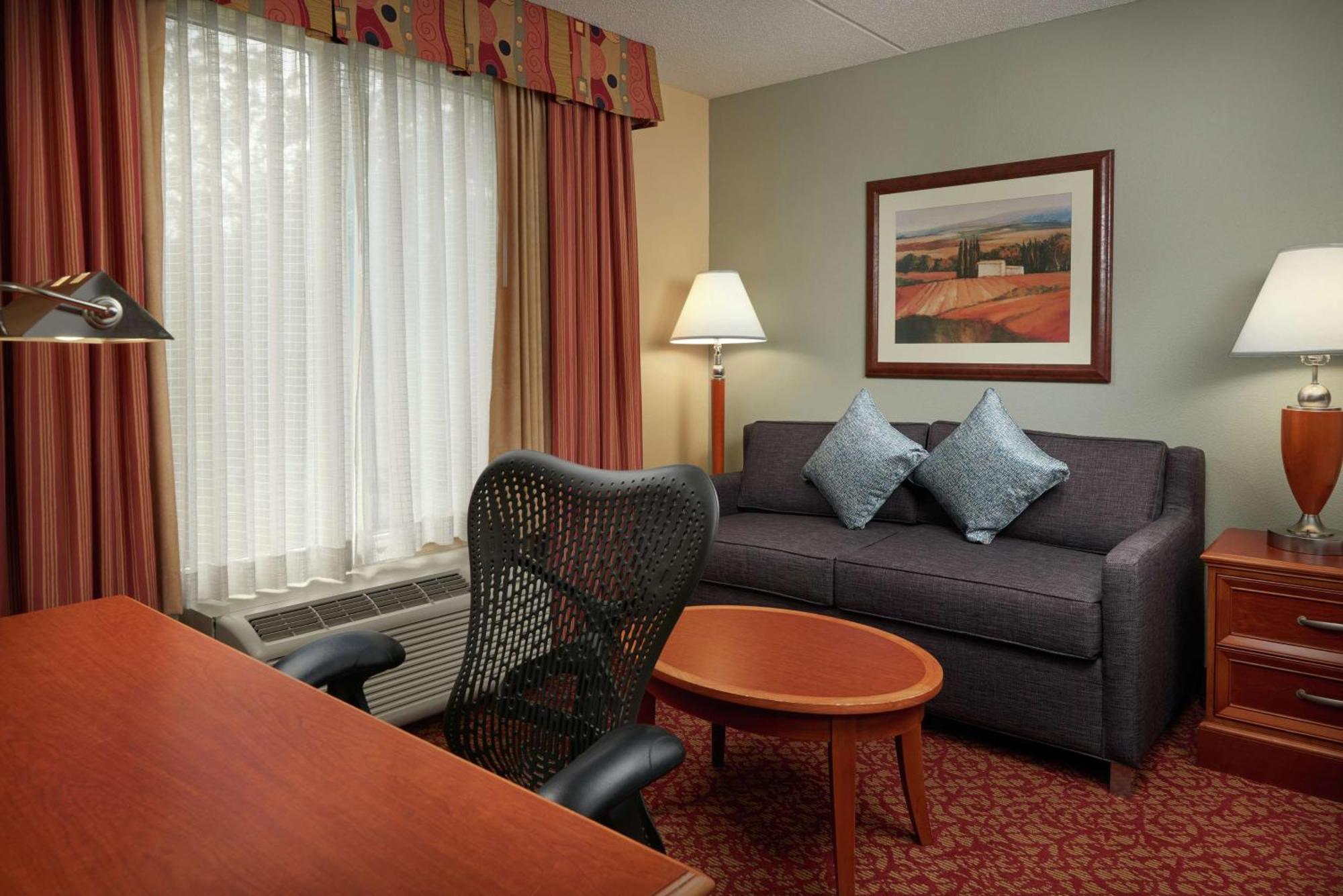 Hilton Garden Inn Newport News Exterior foto