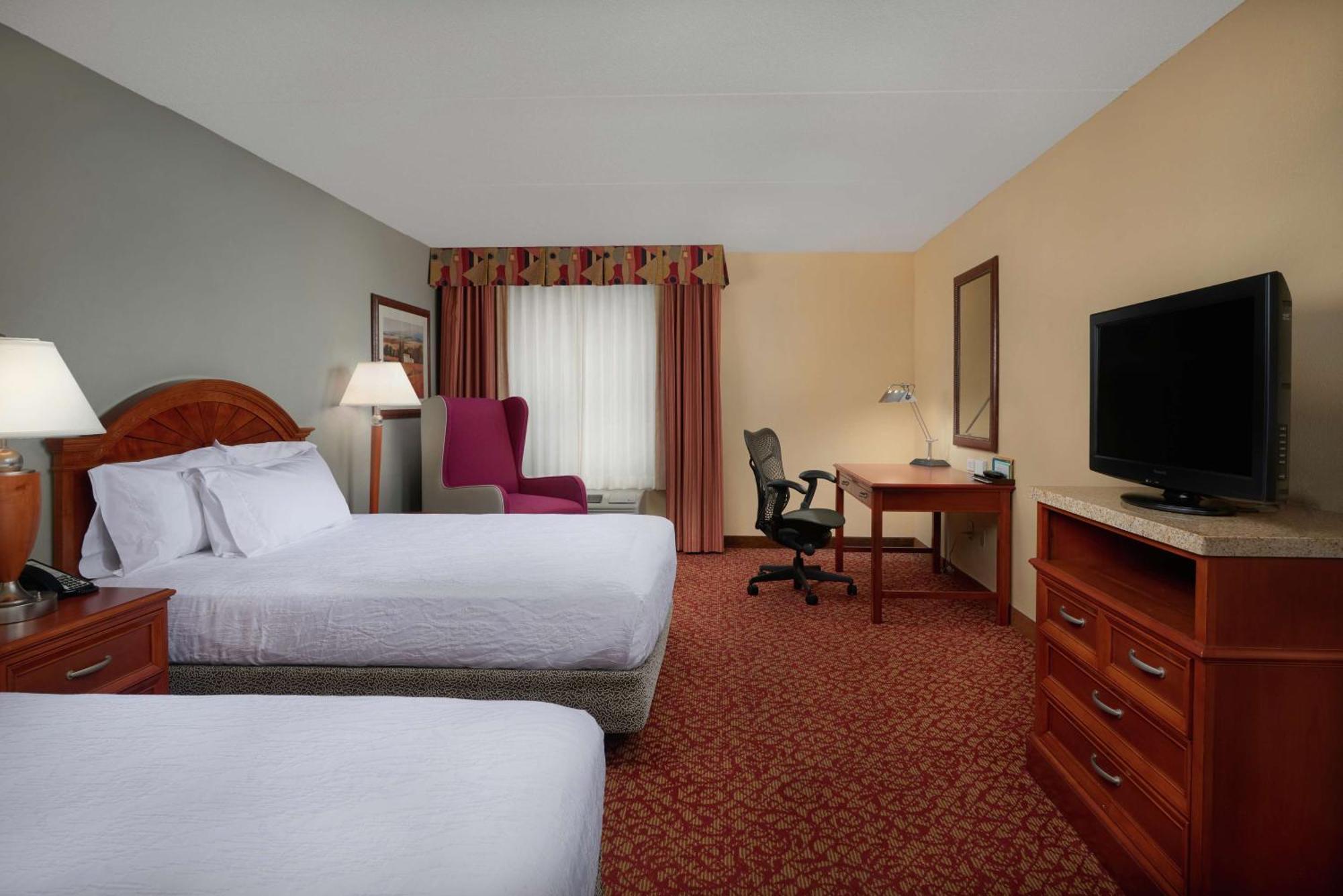 Hilton Garden Inn Newport News Exterior foto