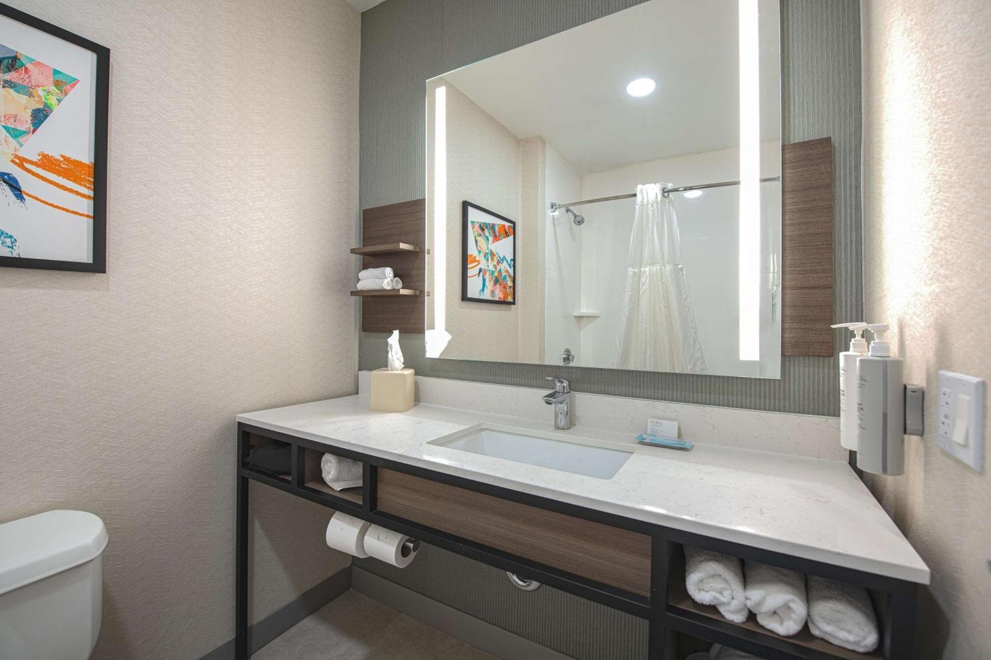 Hilton Garden Inn Newport News Exterior foto